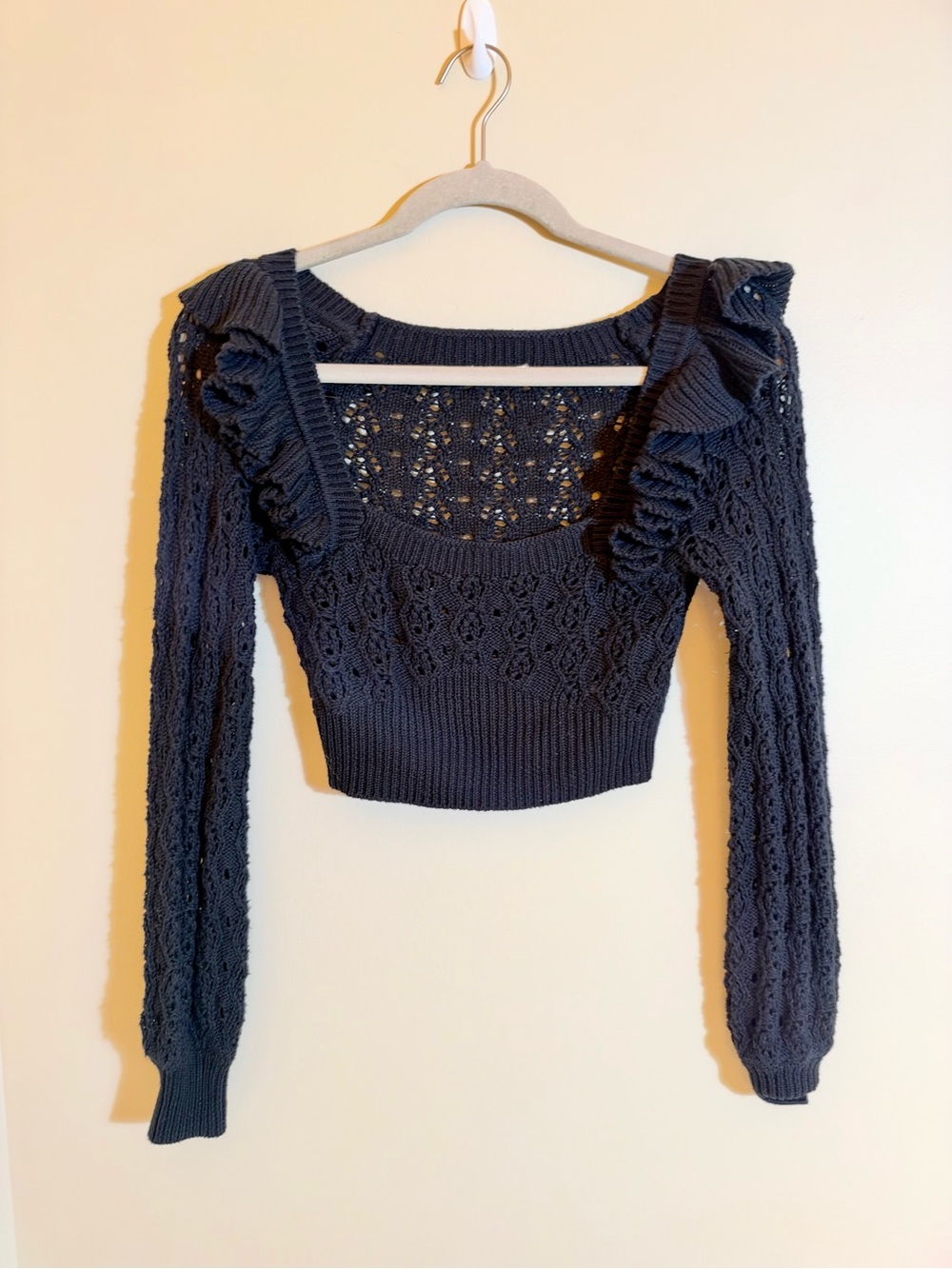 Tularosa Women's Black Ruffle-Trim Cropped Crochet Knit Sweater size XS